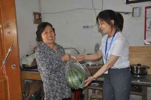 开化县中医院收购贫困户农产品,让困难群众增加收入,让单位职工吃上放心菜